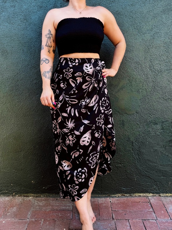 Dresses & Skirts - 90s Vintage Black abstract floral print wrap skirt Sz SM